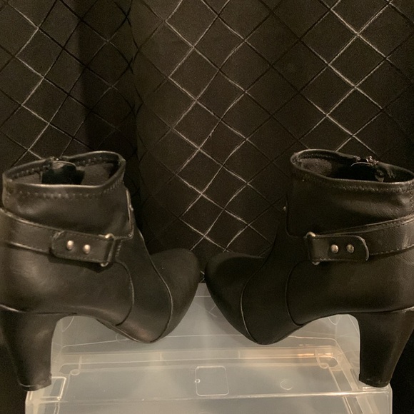 NICKELS Women’s Ankle Bootie Heels - Picture 12 of 16